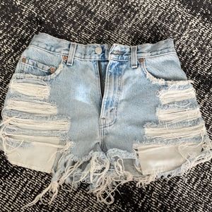 Levi’s high rise ripped jean shorts, size 24